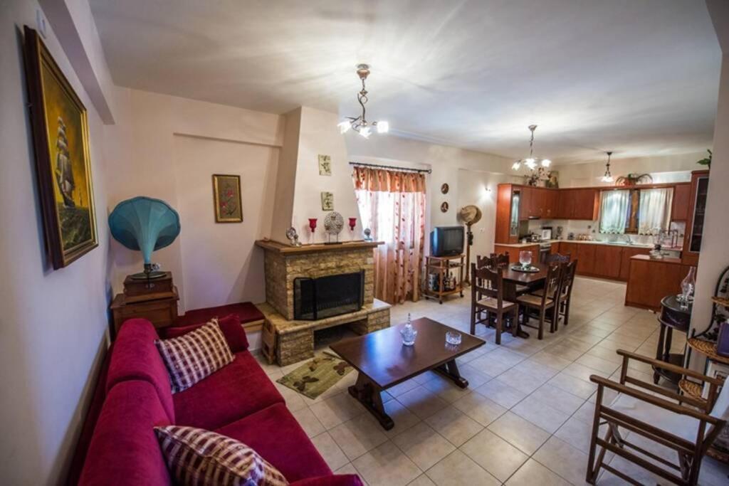 Kelly'S Villa In Stoupa Neokhorion  エクステリア 写真